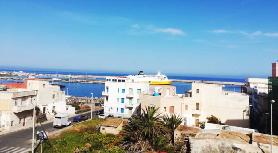 Casa vacanze in centro a Pantelleria con vista sul porto