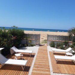 La Casa sulla sabbia a Balestrate è un appartamento sul mare Balestrate, infatti dispone di un accesso diretto alla spiaggia di Balestrate