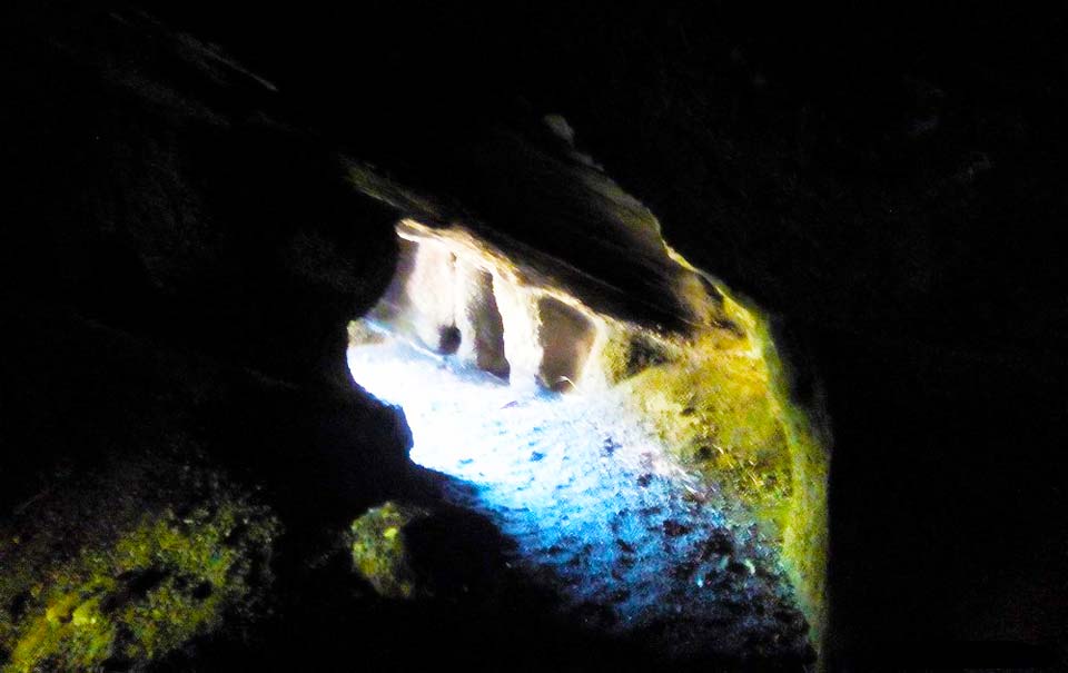 Le oscure Grotte dei Saraceni