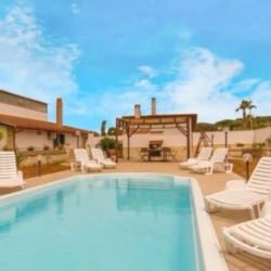 Villa con piscina privata a Partinico con giardino