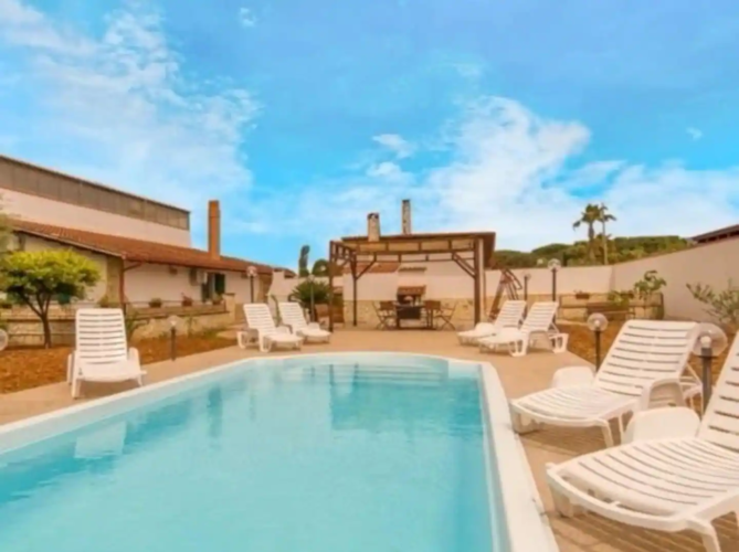 Villa con piscina privata a Partinico con giardino