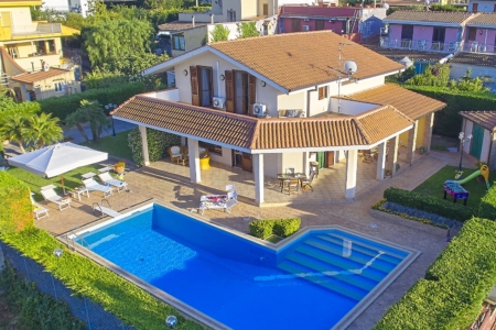 Villa con piscina privata ad Altavilla Milicia con 5 camere