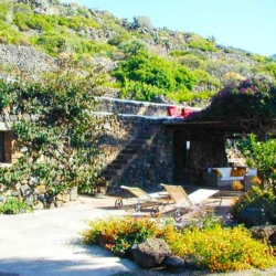 Dammuso immerso nella natura di Pantelleria