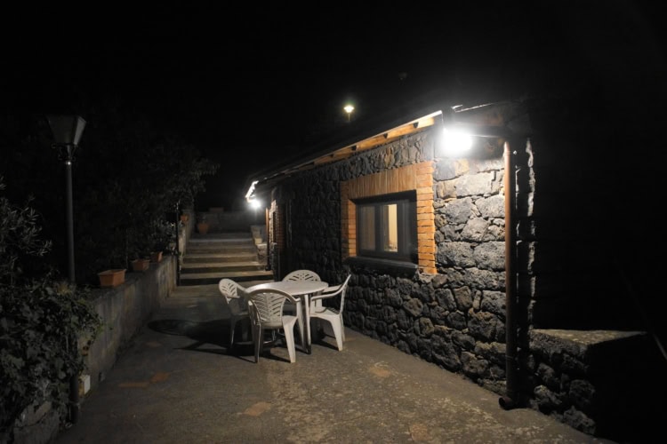 Baita in pietra sull'Etna monolocale