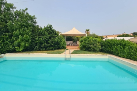 Villa vicino alla spiaggia di Fontane Bianche con piscina privata