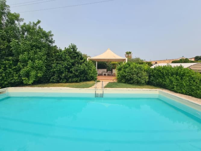 Villa vicino alla spiaggia di Fontane Bianche con piscina privata