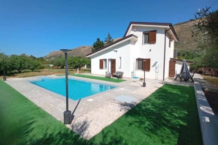Villa con piscina ad uso esclusivo a Castellammare del Golfo