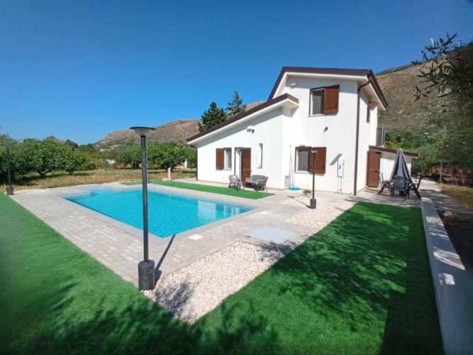 Villa con piscina ad uso esclusivo a Castellammare del Golfo