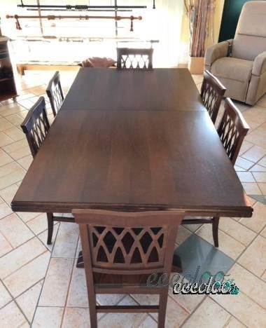 Tavolo in legno massello colore noce