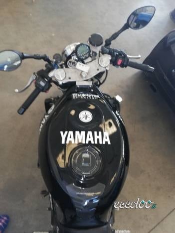 Yamaha yzf 750 r trasformata in Cafe Racer. €. 2800