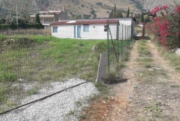 Vendo terreno con casa mobile a villagrazia di carini. €. 38.000
